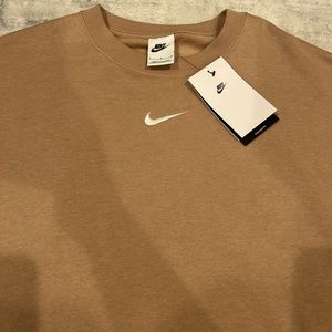 NWT Nike women’s crewneck sweatshirt